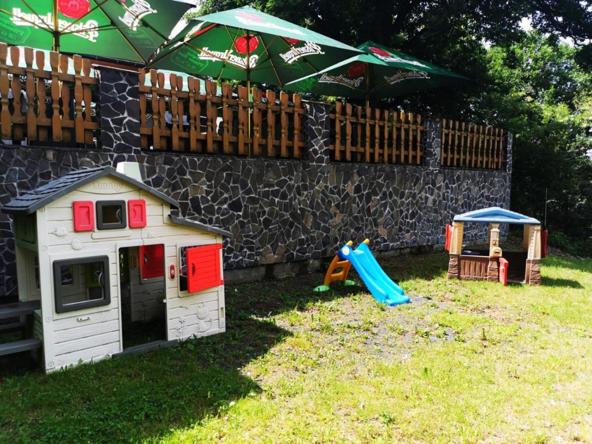 Forrest Hotel Chomutov Exteriör bild