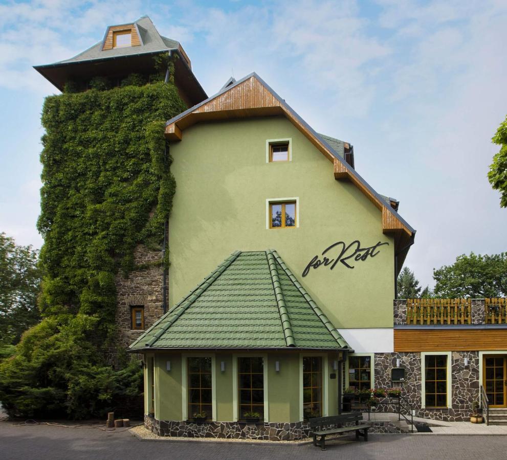 Forrest Hotel Chomutov Exteriör bild