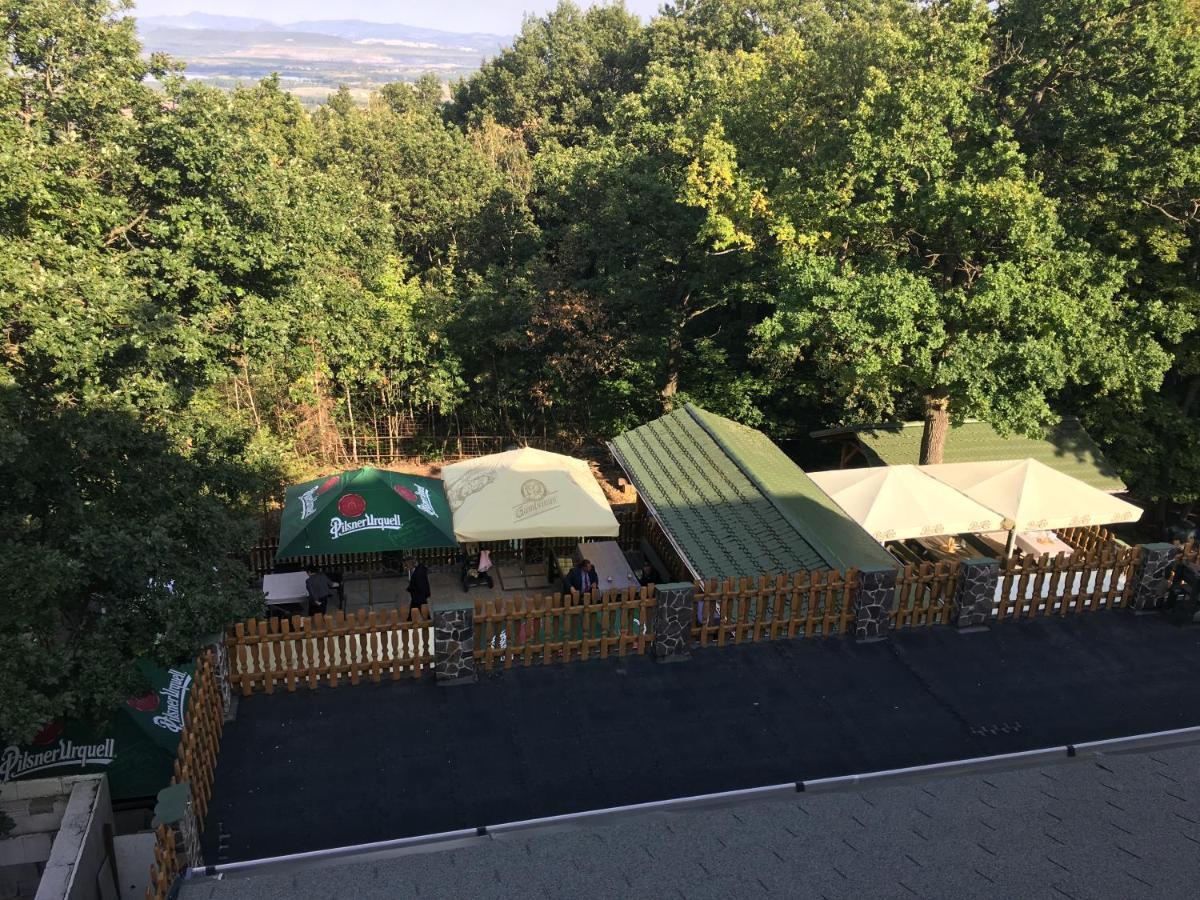 Forrest Hotel Chomutov Exteriör bild